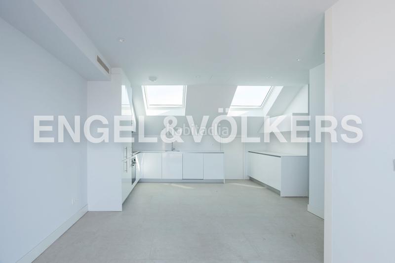 Foto b9127998-bf1f-4a1f-85e8-5c1aedf6a42a. Lloguer àtic amb calefacció a Universidad-Malasaña Madrid