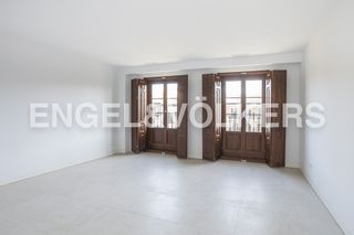 Alquiler Ático en Universidad-Malasaña. Bonito piso en alquiler en malasaña