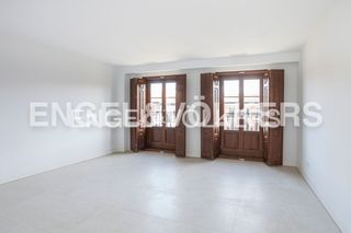 Lloguer Àtic a Universidad-Malasaña. Bonito piso en alquiler en malasaña