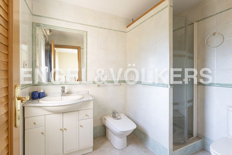 Foto 0e4e378f-0675-4c77-aad8-9e1cdce611ba. Casa amb calefacció aparcament piscina a Molino de la Hoz Rozas de Madrid (Las)