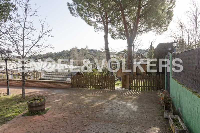 Foto 8036572f-8a53-49d2-b24c-b5efe5a4786e. Casa amb calefacció aparcament piscina a Molino de la Hoz Rozas de Madrid (Las)