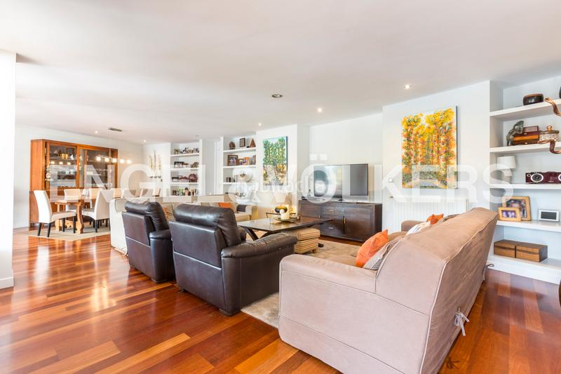 Foto 052912fa-f129-4b68-9111-7cbfee143737. Casa chalet exclusivo con diseño geométrico del prestigioso arquitecto pérez urruti en Majadahonda