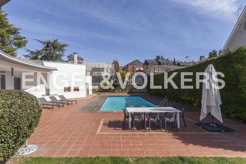 Foto 1fbcd659-b192-4422-961d-a8e11ba54ead. Casa chalet exclusivo con diseño geométrico del prestigioso arquitecto pérez urruti en Majadahonda