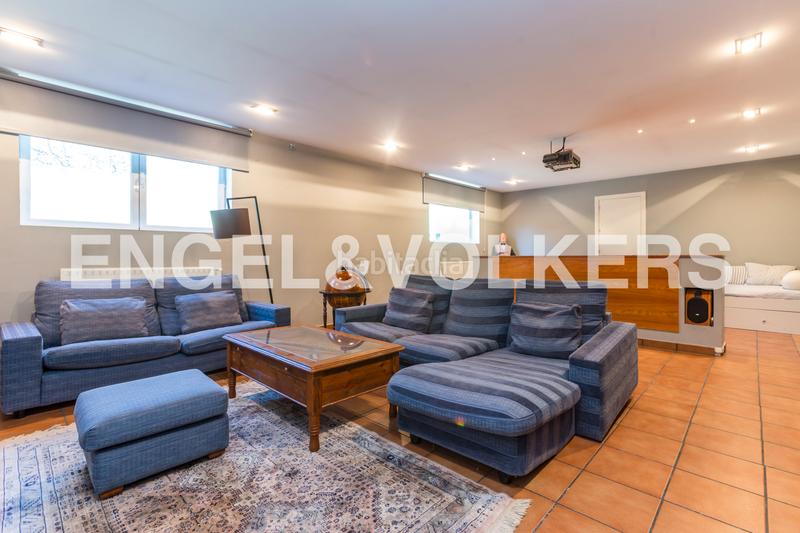 Foto 2ed2276f-8d80-412c-9526-88efe0bf3e23. Casa chalet exclusivo con diseño geométrico del prestigioso arquitecto pérez urruti en Majadahonda