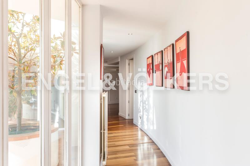 Foto 31366313-a0a4-4ad1-89cf-316ae08f176b. Casa chalet exclusivo con diseño geométrico del prestigioso arquitecto pérez urruti en Majadahonda