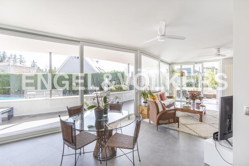 Foto 53316a10-6463-4dea-abd8-e234a5a63ba5. Casa chalet exclusivo con diseño geométrico del prestigioso arquitecto pérez urruti en Majadahonda