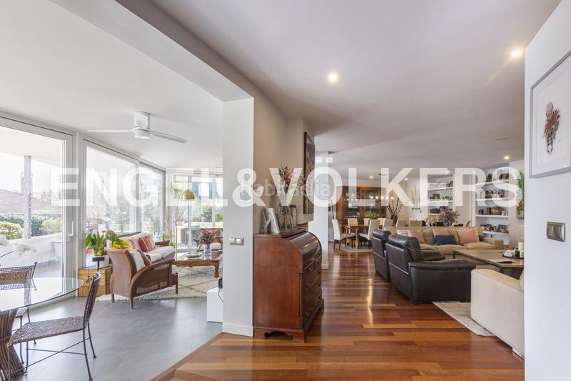 Foto 61c34c8a-71b7-4388-874f-7a5531072e3b. Casa chalet exclusivo con diseño geométrico del prestigioso arquitecto pérez urruti en Majadahonda