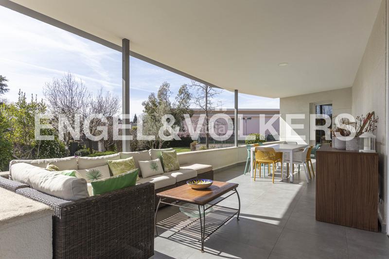 Foto 63b22180-3d60-46ab-932a-4a0c4127a450. Casa chalet exclusivo con diseño geométrico del prestigioso arquitecto pérez urruti en Majadahonda