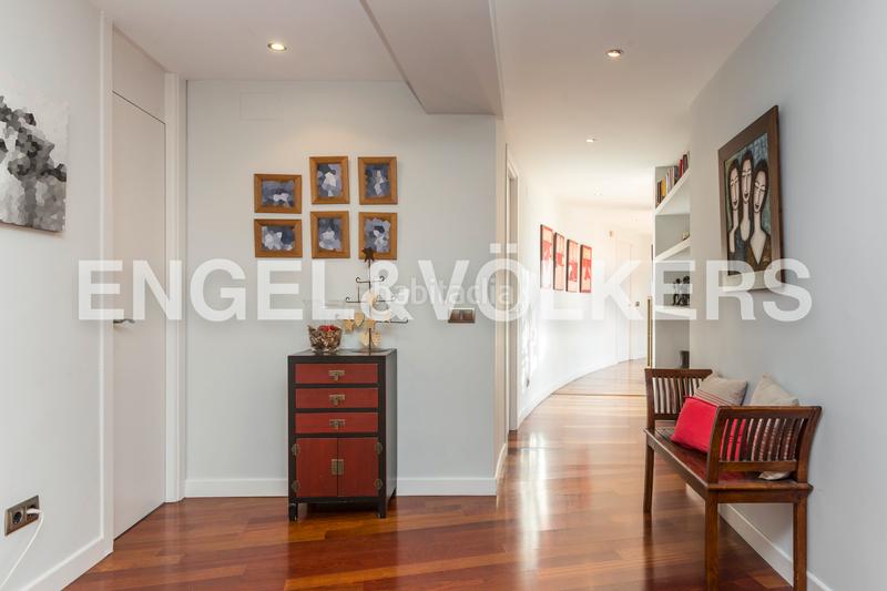 Foto aff72dd8-9c16-4c8f-9dd1-3225c85d48bd. Casa chalet exclusivo con diseño geométrico del prestigioso arquitecto pérez urruti en Majadahonda