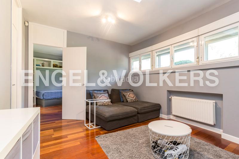 Foto c80a5d0f-a9da-42bd-b457-cbe9e31809bc. Casa chalet exclusivo con diseño geométrico del prestigioso arquitecto pérez urruti en Majadahonda