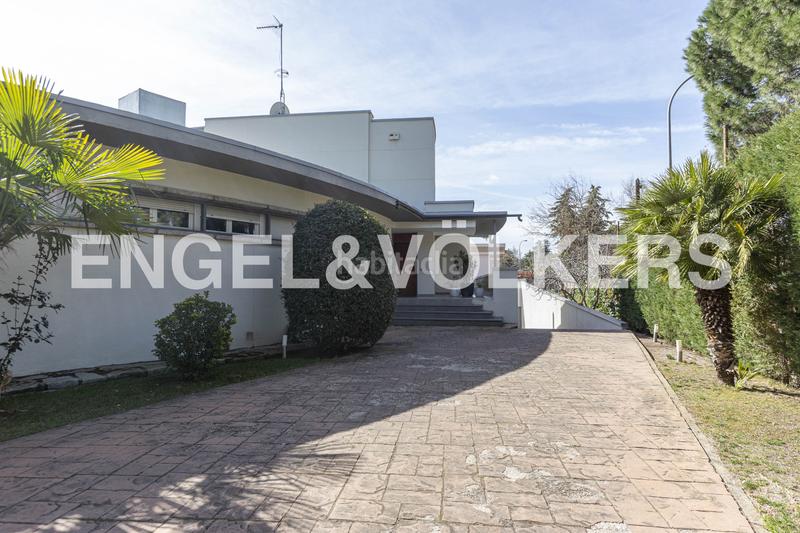 Foto cb1145fd-5981-4e19-a8c7-35032ead8ad6. Casa chalet exclusivo con diseño geométrico del prestigioso arquitecto pérez urruti en Majadahonda