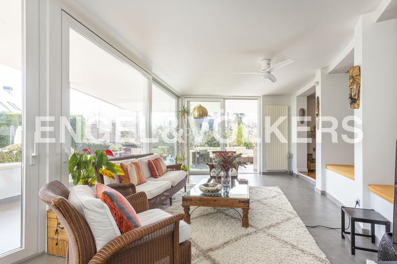 Foto d6baa103-4caf-40ef-a420-143299a3f8a0. Casa chalet exclusivo con diseño geométrico del prestigioso arquitecto pérez urruti en Majadahonda