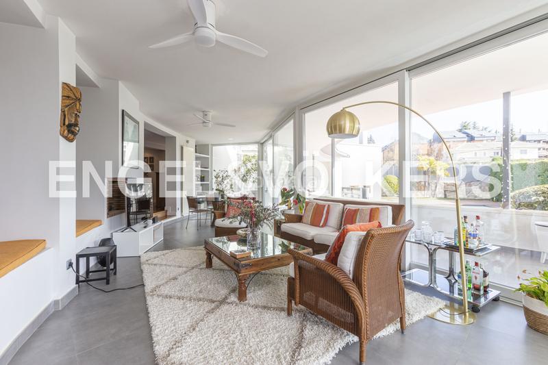 Foto e3858af9-ea9b-401d-91df-0384e85d9a4b. Casa chalet exclusivo con diseño geométrico del prestigioso arquitecto pérez urruti en Majadahonda