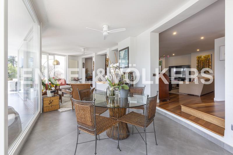 Foto f292ea5b-064b-4a2b-9715-558b3b8175c5. Casa chalet exclusivo con diseño geométrico del prestigioso arquitecto pérez urruti en Majadahonda