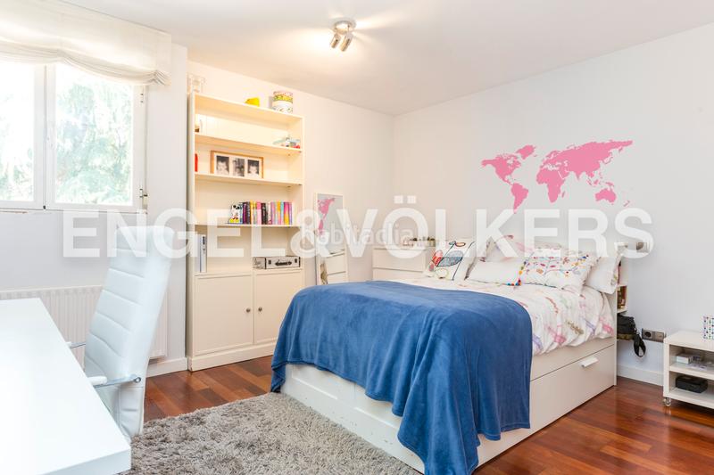 Foto f65f345a-96ec-411f-a6bd-99bf076e68f6. Casa chalet exclusivo con diseño geométrico del prestigioso arquitecto pérez urruti en Majadahonda