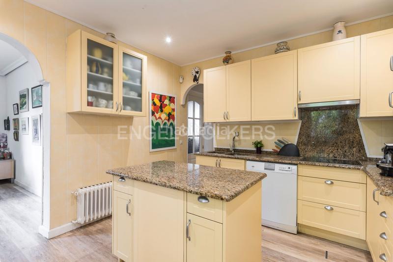 Foto 4f4619dd-3f52-4179-984d-e646e23d38e8. Casa chalet unifamiliar en parcela única de Nueva España en Madrid