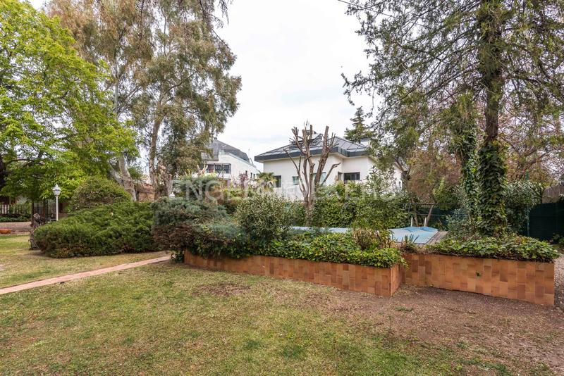 Foto 996a9e1e-da24-4852-864c-c282861b4c3f. Casa chalet unifamiliar en parcela única de Nueva España en Madrid