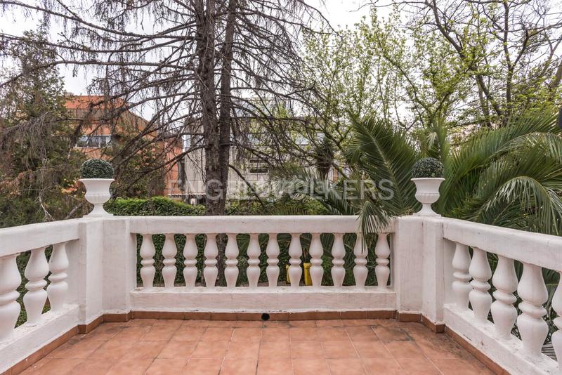 Foto f715ceea-3729-4851-909b-beb344d42a85. Casa chalet unifamiliar en parcela única de Nueva España en Madrid