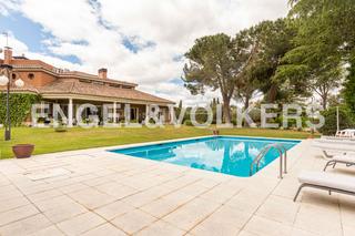 Casa a Urbanización Este-Montepríncipe. Impresionante unifamiliar en montepríncipe