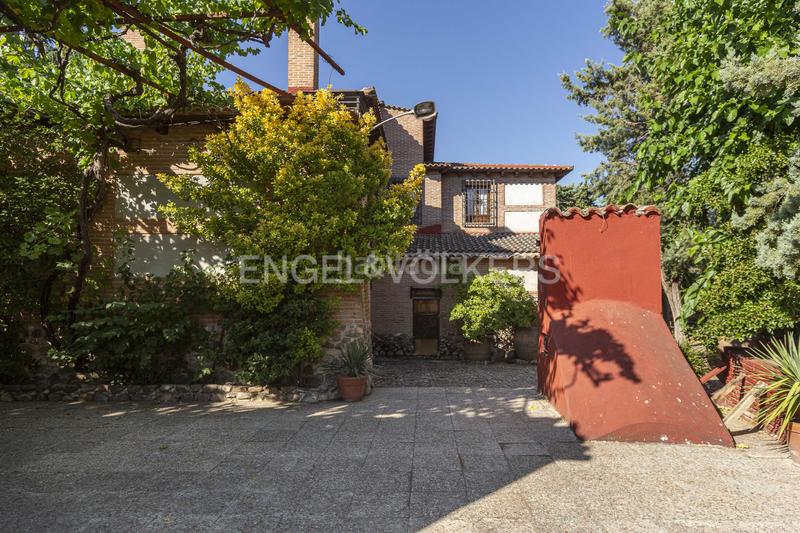 Foto 48f0912e-25bb-4ed0-896c-21b8532e2708. House with heating parking pool in Valdeolmos - Alalpardo