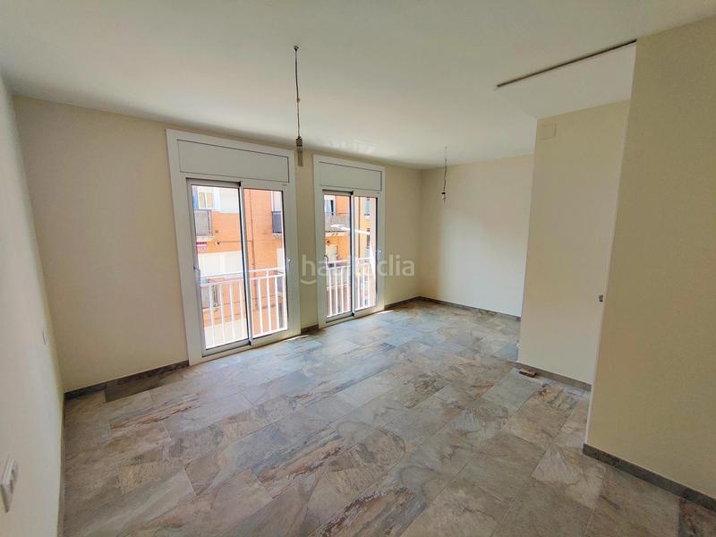 Foto f63bcfdb-a165-43c6-95a3-c686099f3b79. Casa adossada a Cardedeu