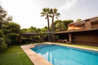 Chalet en Pueblo-Ubanizaciones. Villa de lujo en alfaz del pi