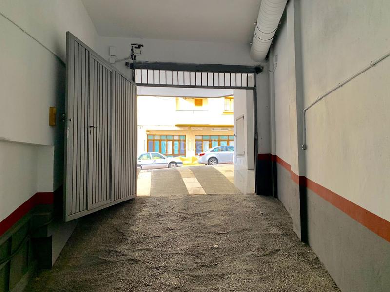 Foto a917b6a9-6745-497b-9c0f-5c553db57df7. Car parking in Colonia Madrid Benidorm