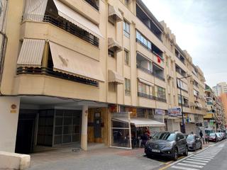 Aparcament cotxe en Colonia Madrid. Amplia plaza de aparcamiento subterrnea en pleno centro de beni