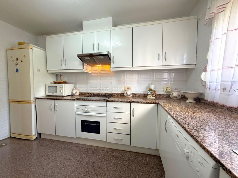 Foto 43a14442-604c-49a9-a35f-e71561f24e9c. Apartament amb aparcament piscina a Playa Poniente Benidorm
