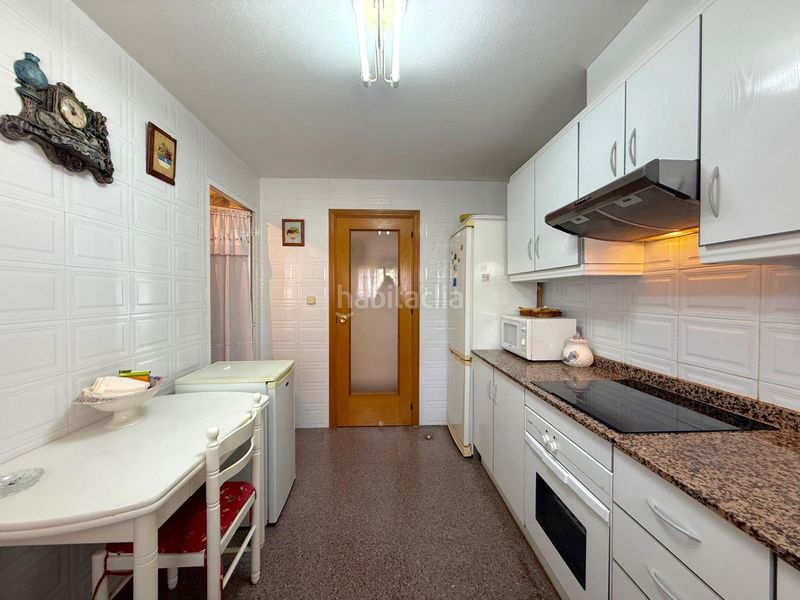 Foto 7e9e9fb4-8e75-40b7-8478-e232f9907bf6. Apartament amb aparcament piscina a Playa Poniente Benidorm
