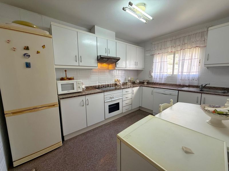 Foto 821ec960-7bc0-40ba-9dd3-8a4c77a3d7d1. Apartament amb aparcament piscina a Playa Poniente Benidorm