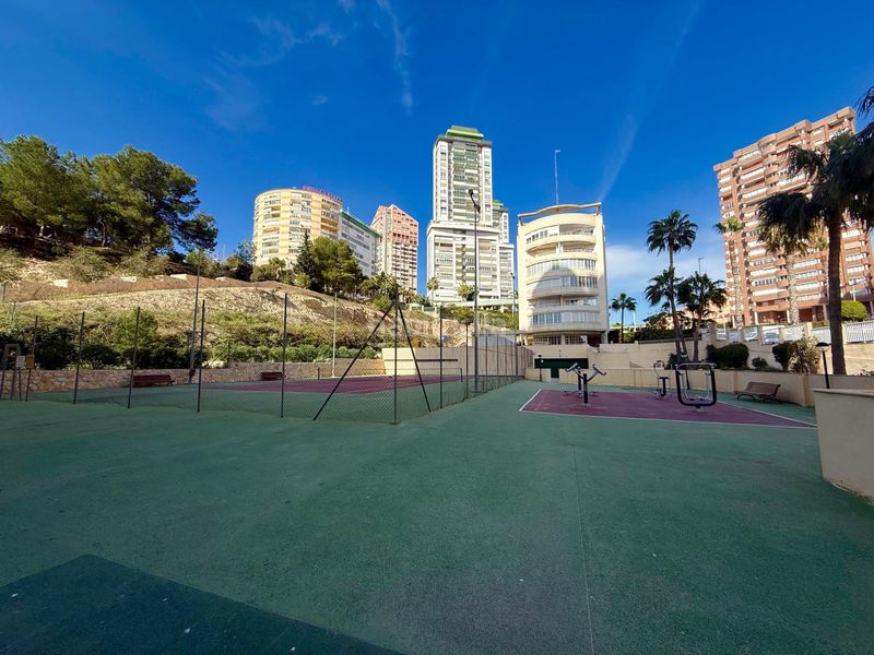 Foto bf35db9f-704f-47e7-9d3a-804bf759dcea. Apartament amb aparcament piscina a Playa Poniente Benidorm