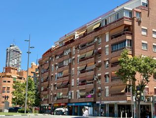 Miete Etagenwohnung  Calle tomas ortuño. Piso completamente reformado con 3 habitaciones y 2 baños.
