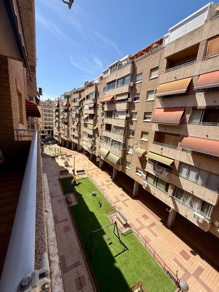 Foto c347cc7a-1e3f-4a70-822c-17e84c728656. Pis amb aparcament a Centro Urbano Benidorm