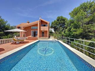 Chalet in Adelfas