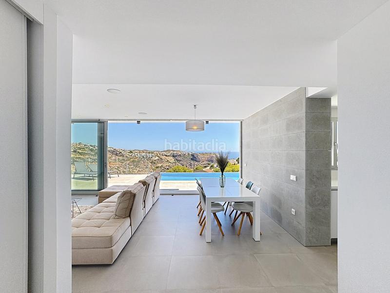 Foto 64d93f65-3e4a-4ade-934e-6a1379d2db73. Xalet amb calefacció aparcament piscina a Cumbre del Sol Poble Nou de Benitatxell (el)