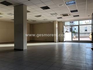 Business premise in Polígon de Llevant. Local comercial en alquiler