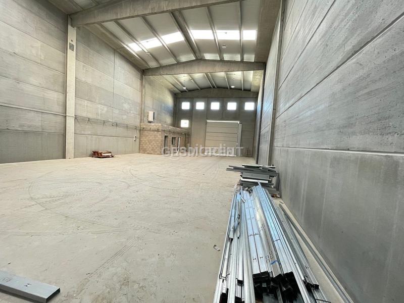 Foto a6f23ba2-c879-440d-a684-0e704149ee84. Affitto capannone industriale in Can Vinyals Esparreguera