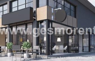 Local commercial à Platja de Ponent. Local en venta frente al puerto de salou, tarragona