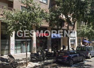 Local commercial à El Camp de l´Arpa del Clot. Local en venta en barcelona centro