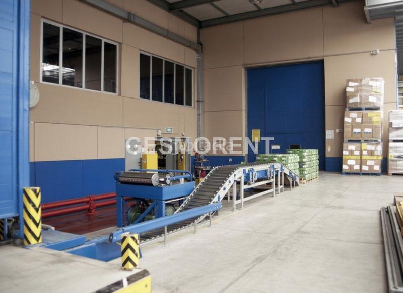 Foto 69d2fcb1-dbc3-4e4e-b3e2-cb71b9ab3336. Nau industrial a Zona Industrial Ripollet