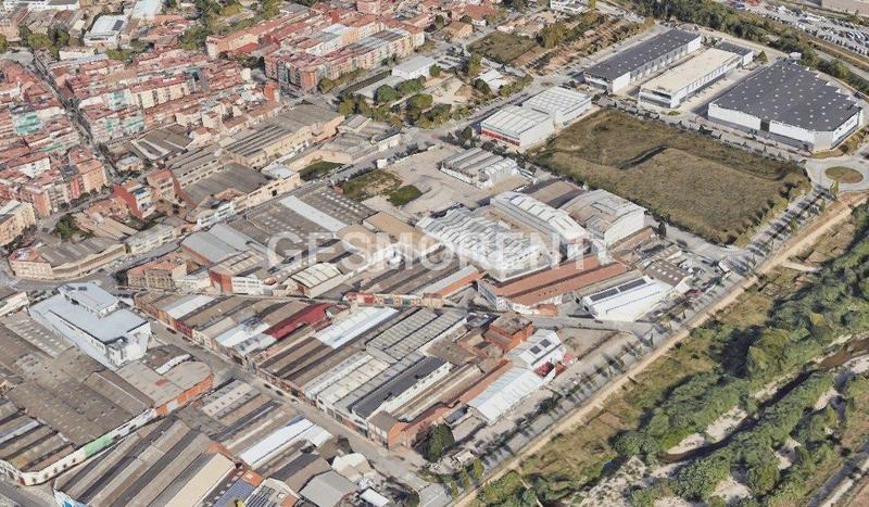 Foto 6d83a468-dbe0-49c7-9806-d796e8e71a53. Nau industrial a Zona Industrial Ripollet