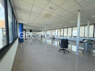 Building in Sa Indioteria Urbà. Conjunto de inmuebles en venta en poligono son rossinyol