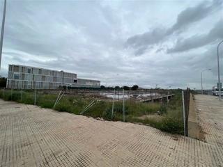 Rent Residential Plot in Estadi Balear. Solar en ventaalquiler en polígono son morro