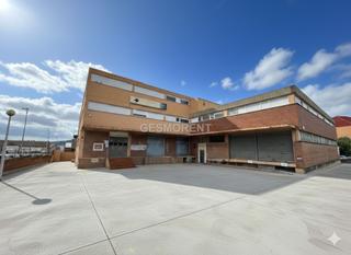 Bâtiment à usage industriel à Les Planes. Nave en alquiler y venta en sant joan despí