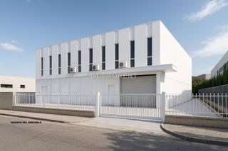 Nau industrial a Zona Industrial. Nave en venta con inquilino en tres cantos, madrid