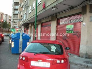 Geschäftsraum in Son Oliva. Local con inquilino en venta en palma