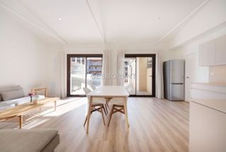 Rent Building in Marquès de Fontsanta. Edificio residencial reformado con 7 viviendas para alquiler cor