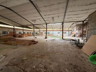 Fabrikhalle in Manacor Centre. Solar urbano con nave industrial en manacor