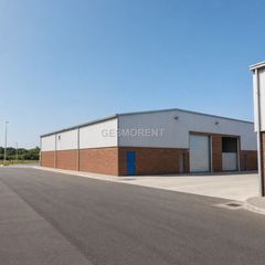 Nau industrial a Valle de Elorz / Elortzibar. Conjunto de 3 naves industriales en venta con inquilino.